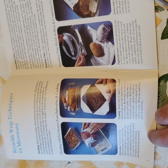 2/$8 ⚠️ Reynolds Wrap & Microwave Cooking 1979 ⚠️ - Picture 4 of 6